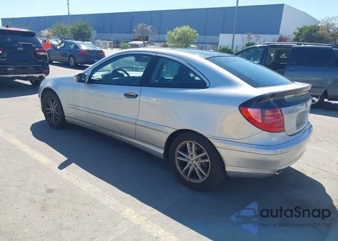 2002 Mercedes-Benz C 230 z USA, uszkodzony, nr VIN WDBRN47J32A315787